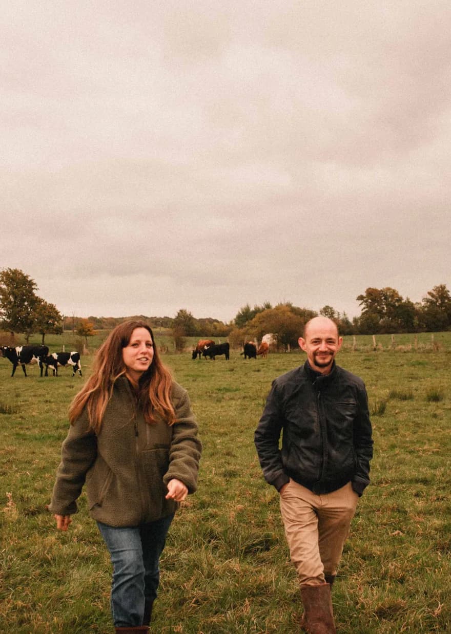 Agriculteurs dans un champ